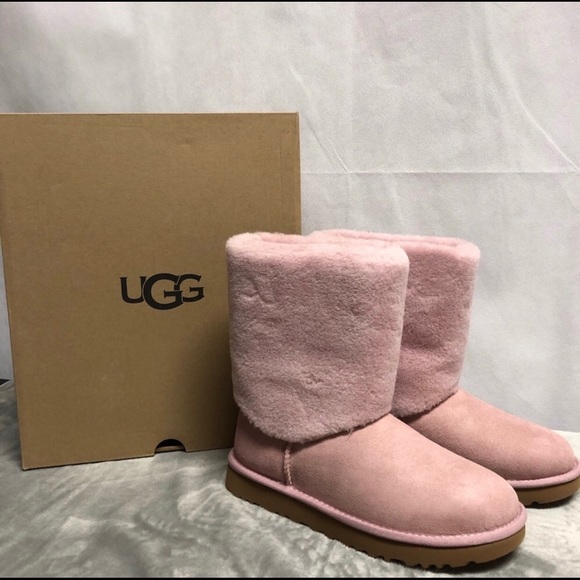 UGG Shoes - UGG Sizes 5/6 Classic Short II Sherpa Cuff